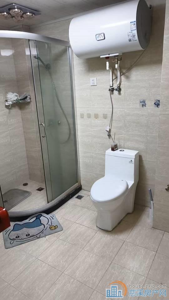 东方明珠136平2室2卫车位2700元直