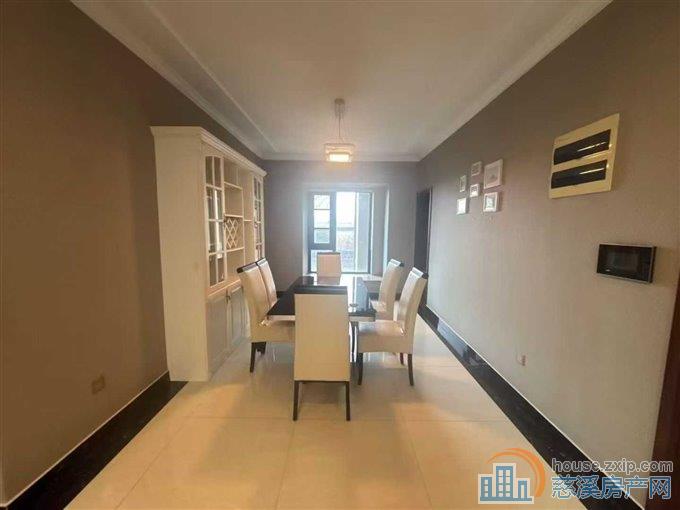 金地鸿悦精装修4房朝南156平方钥匙在