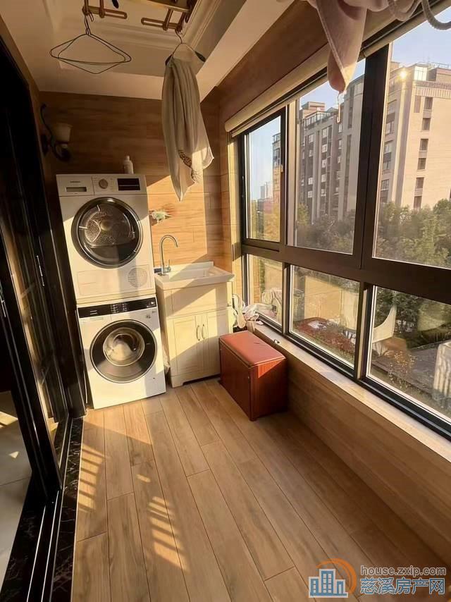 金仕华庭137平精装带车位好楼层可读书