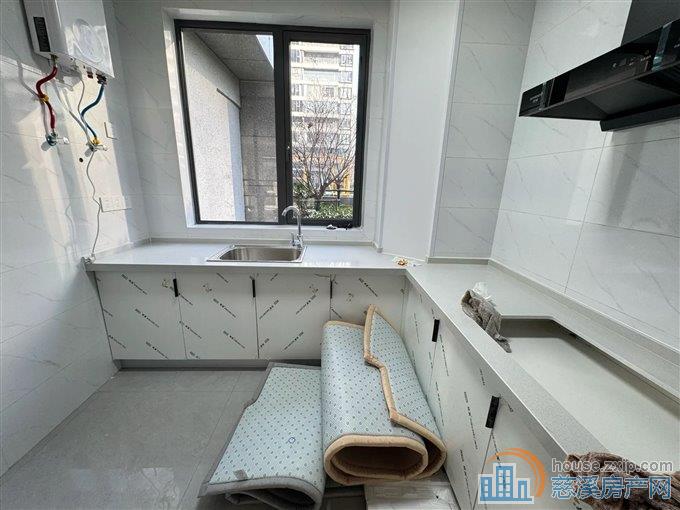 湖樾云著花苑172平240万四居室