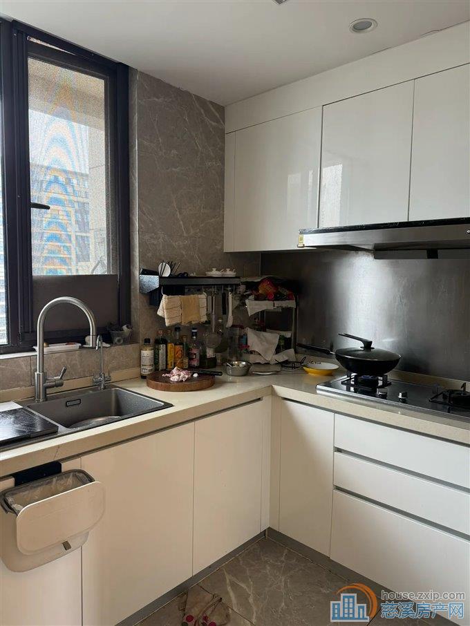 中海湖心半岛126平 298万 豪装