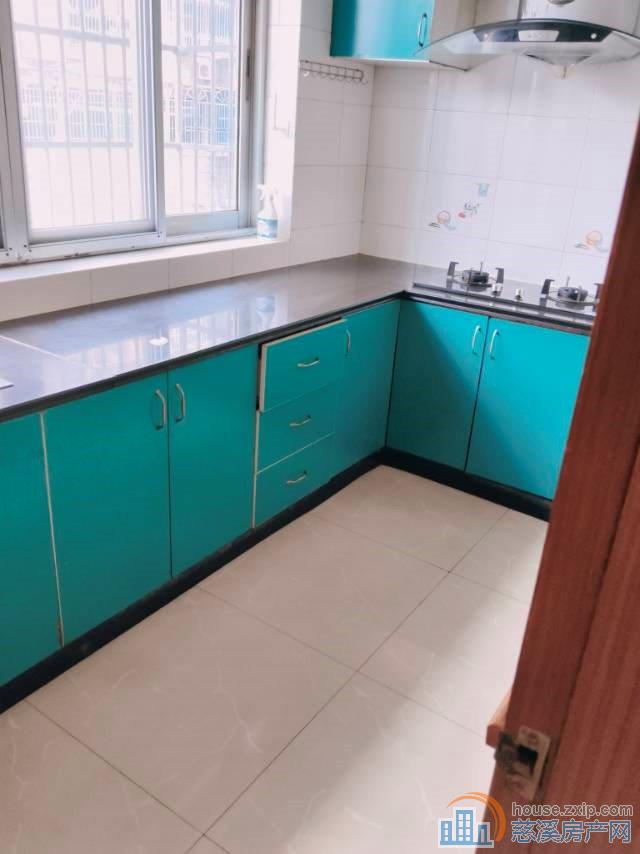 大润发附近两室1800元，直接