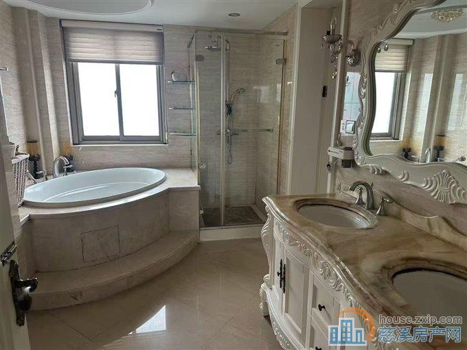 金水湾140平两室自住精装修