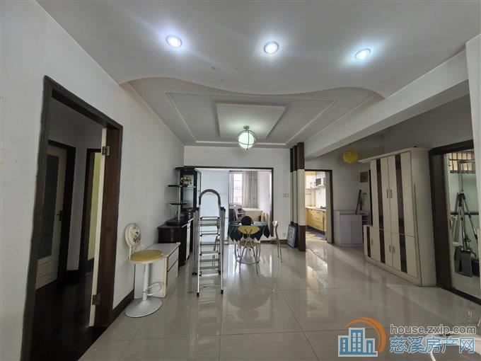 名都公寓 保养好 139平方90万 