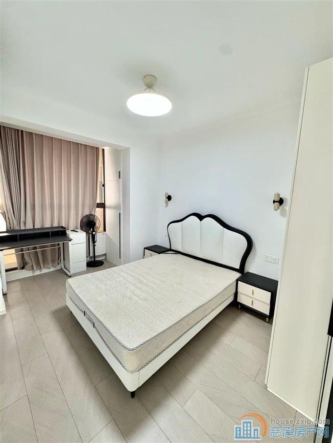 观湖佳苑93平 130万 精装好楼层