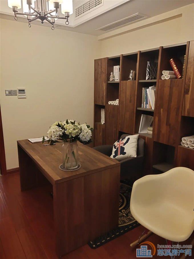 出租华润凯旋门164平4500每月