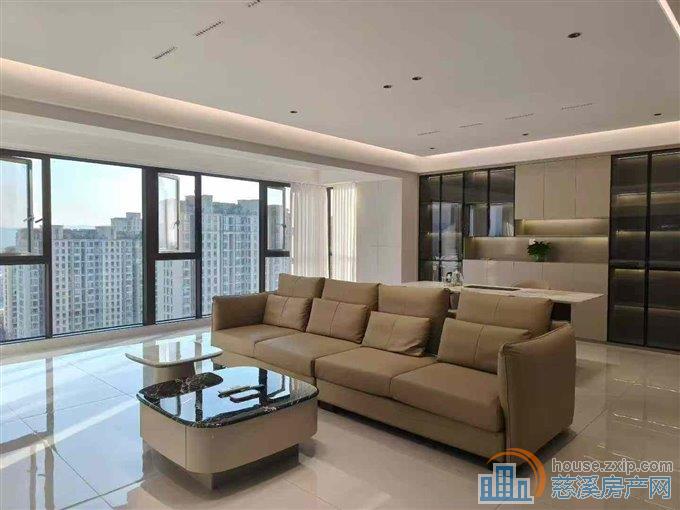 吾悦C区170平三室二卫首次出租带车位