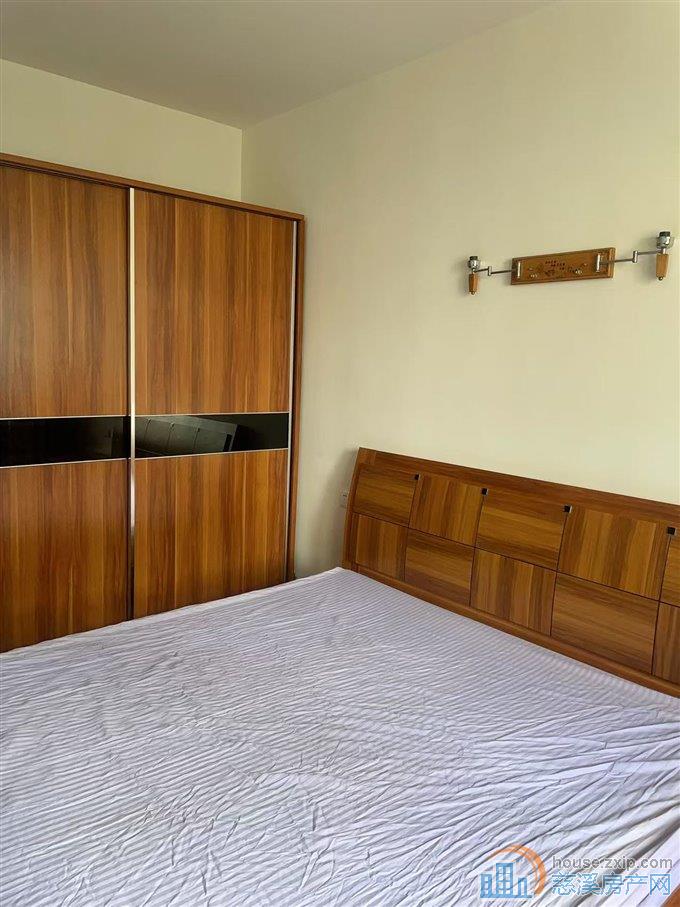 城东新村3楼70平115万直接