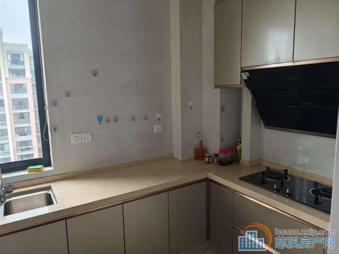 明月佳苑122平三室两卫楼层好带车位