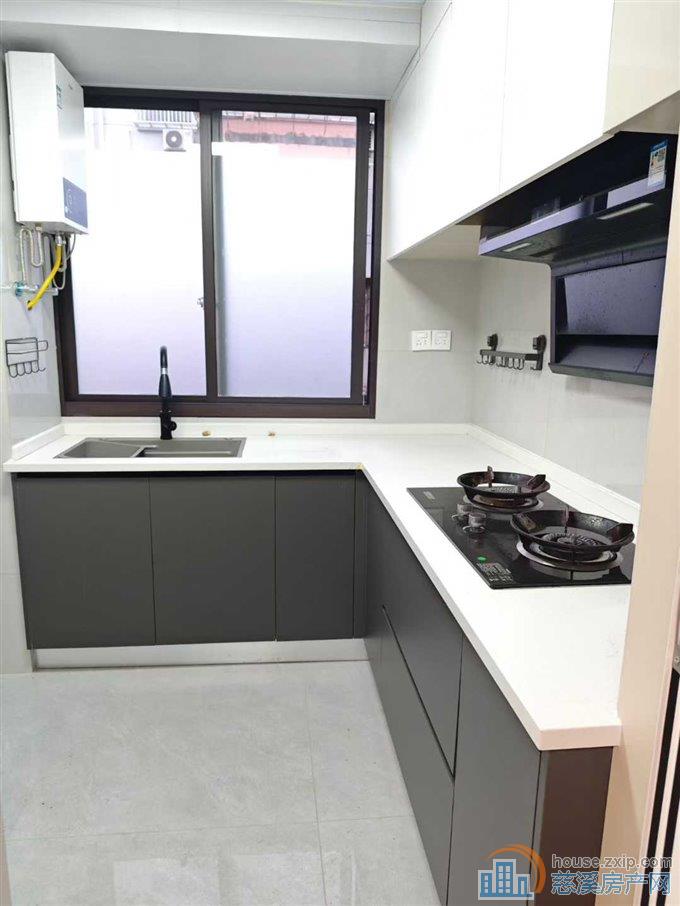 金山新村3楼两室精装1800直接房钥匙在