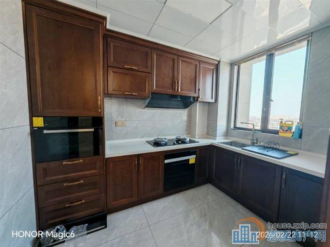 商务区凯旋门142.75平带车位一只