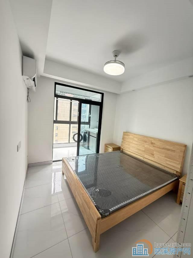 观湖佳苑90平两室东边套2800元