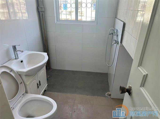 城东新村三楼65平送储物间105.8万