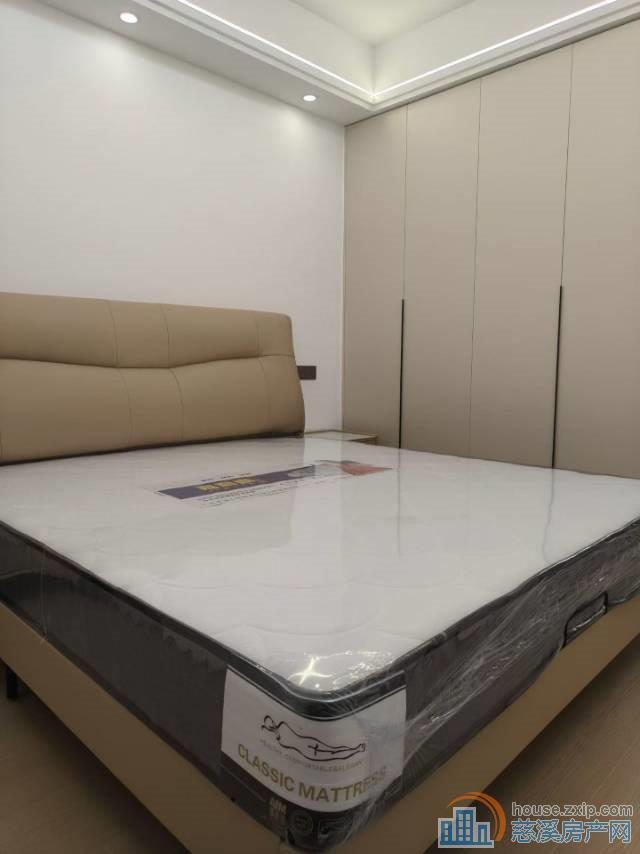 金山新村西区三楼68平架空层75万