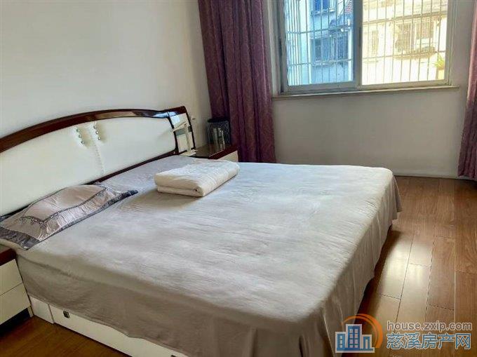 吉祥新村101平储物间朝南精装97万