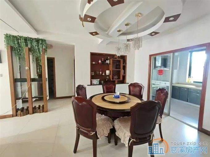 望江苑150平老精装有大露台178万