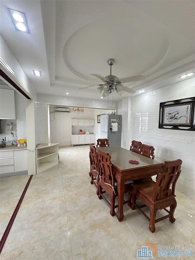 复式三层精装 220万 客厅挑高4.5米