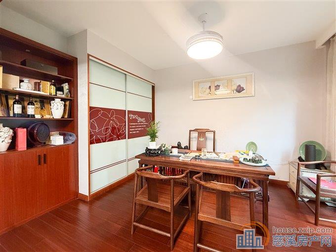 枫华富地花园134平155万送车位