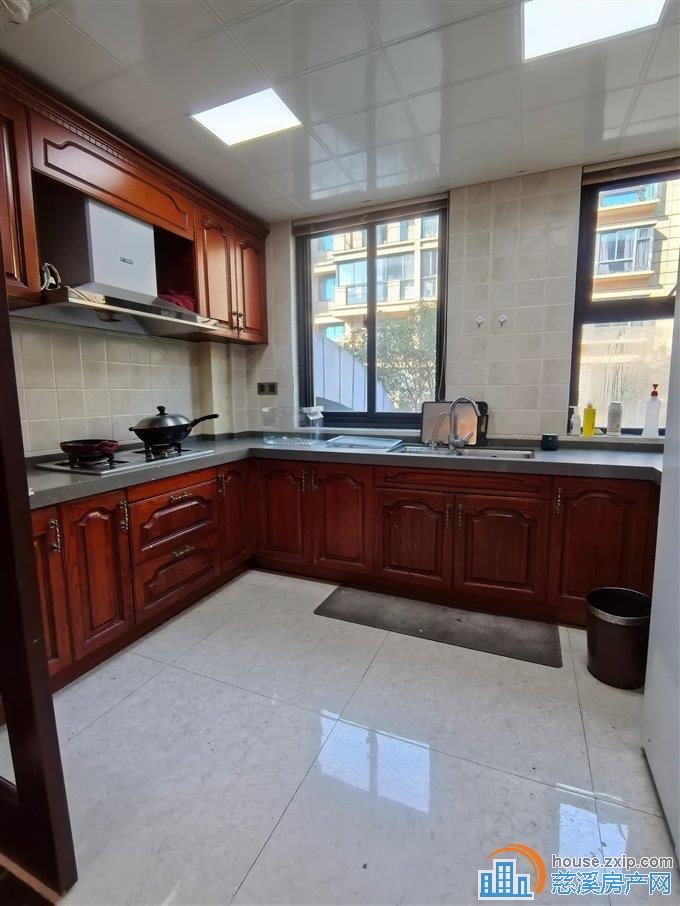 金色港湾 洋房 精装保养好 带车位