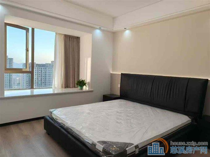 吾悦C区170平三室二卫首次出租带车位