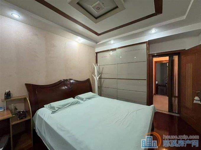 望江苑150平老精装有大露台178万