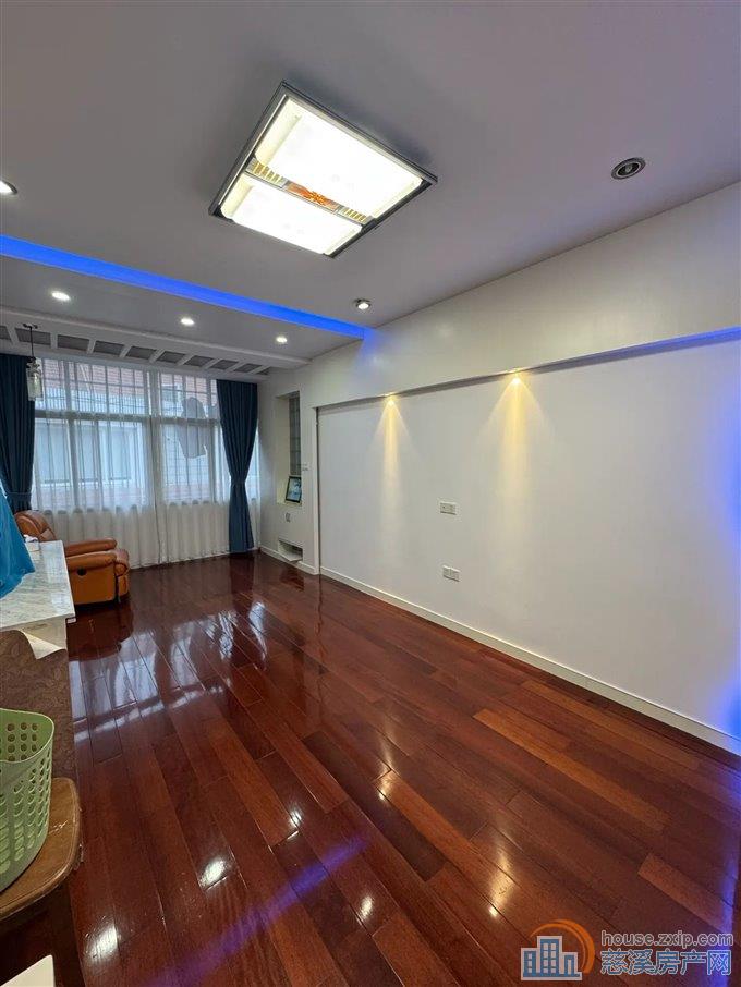 阳明山庄联排别墅268万精装