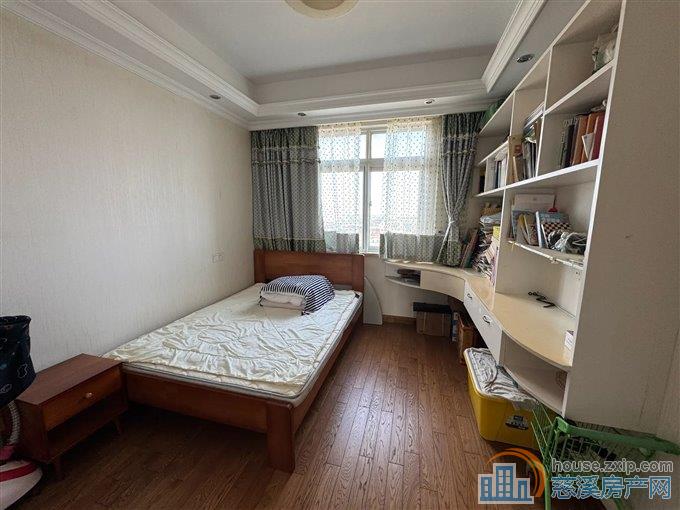 天赐家园 精装带地暖137平方160万