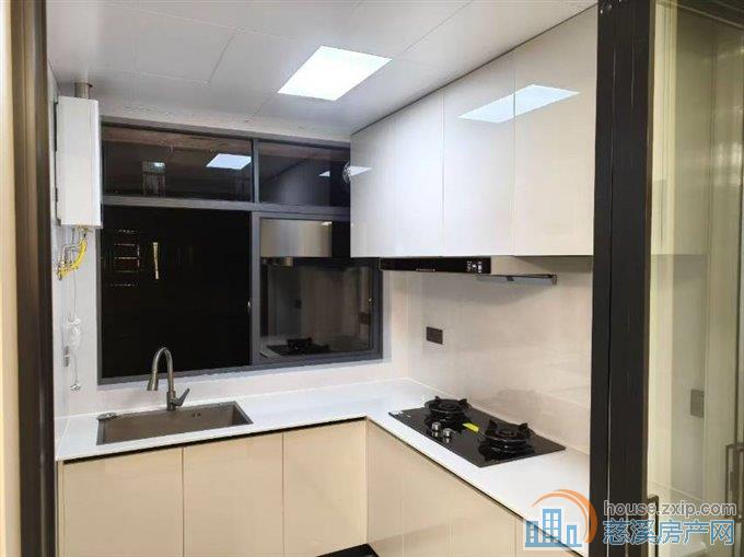 金山新村西区三楼68平架空层75万