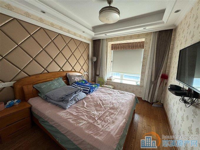 天赐家园 精装带地暖137平方160万