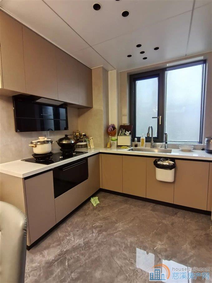 卓越湖樾云著花苑   中央空调地暖