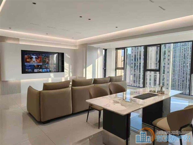 吾悦C区170平三室二卫首次出租带车位