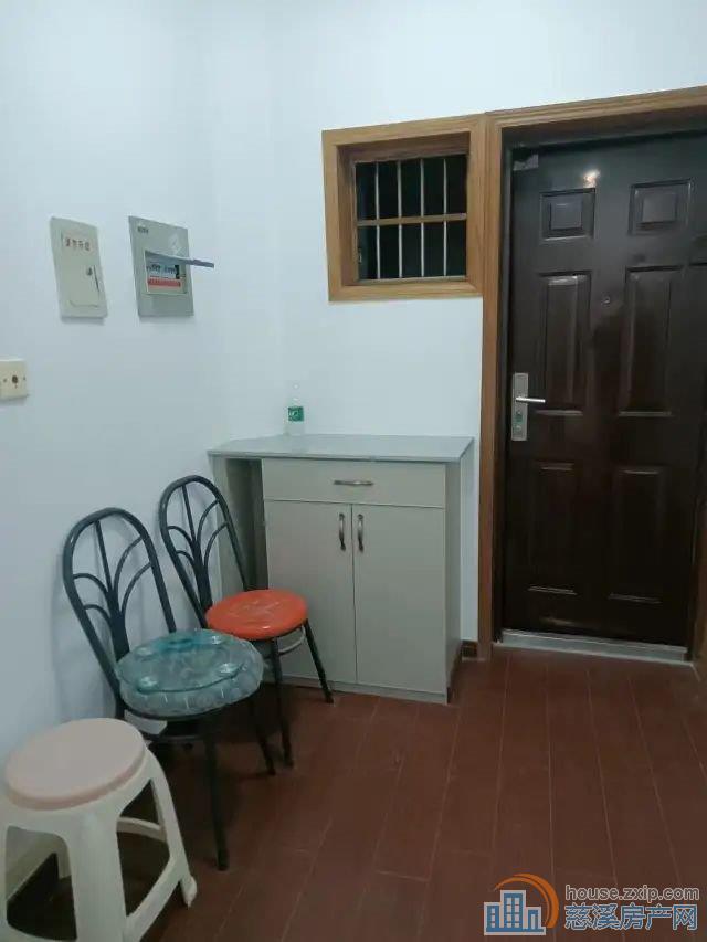 市中心 景观花苑 精装 月租金1400元