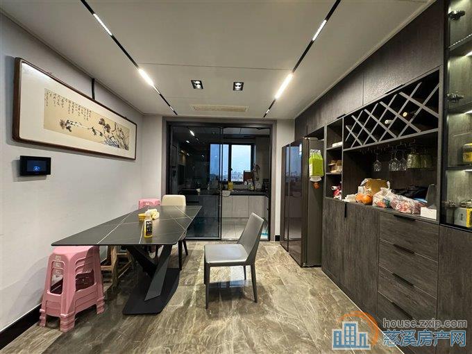 珑玥府 豪装 带露台 文锦九年制