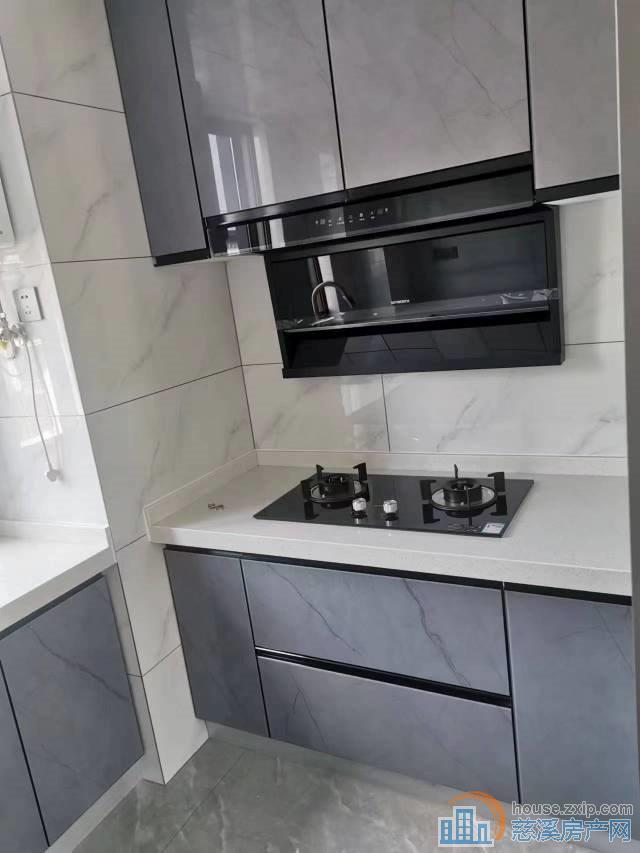 祥生望玥府四室两厅两卫精装6000元