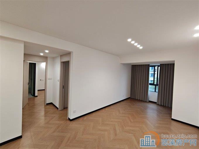 首次出租崇文府三室两厅两卫全新精装