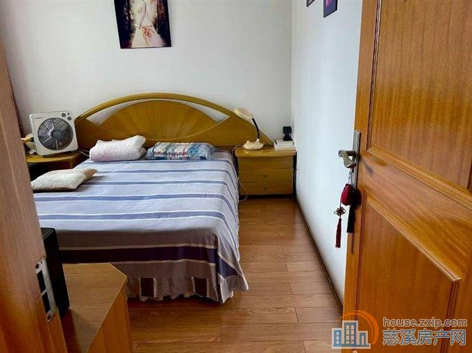 吉祥新村101平储物间朝南精装97万