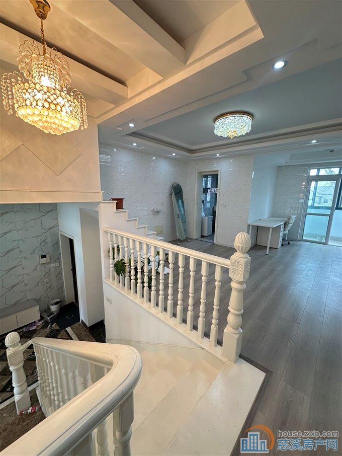 复式结构精装房220万，带车位