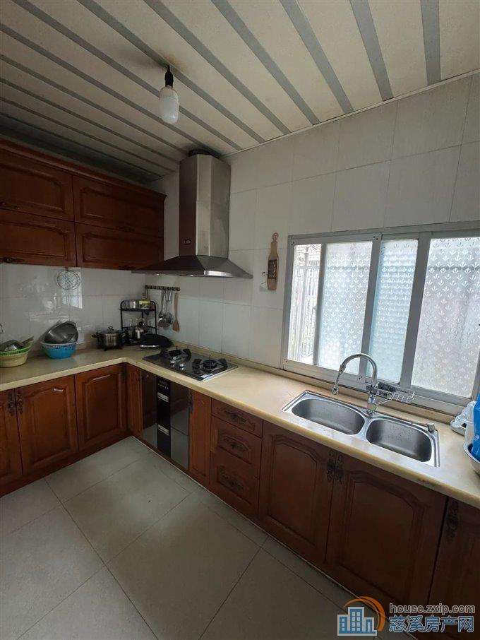 阳明山庄联排别墅268万精装