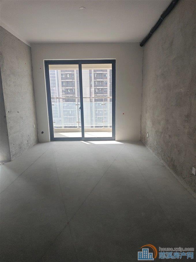 卓和佳苑 毛坯 91平方73万 东边套