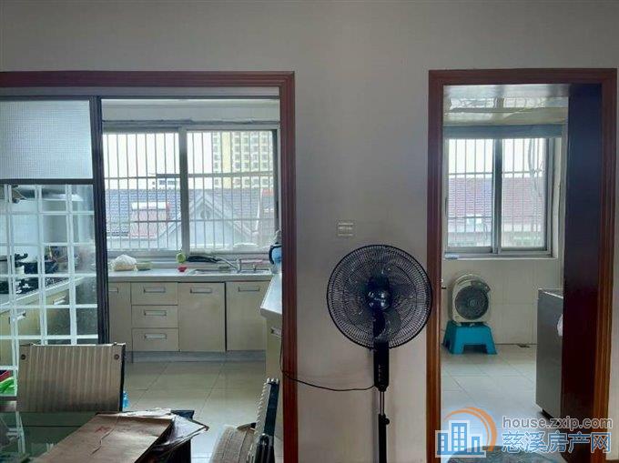 吉祥新村101平储物间朝南精装97万