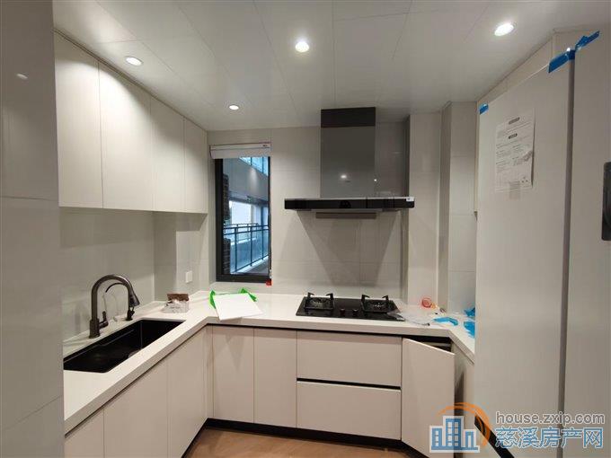 首次出租崇文府三室两厅两卫全新精装