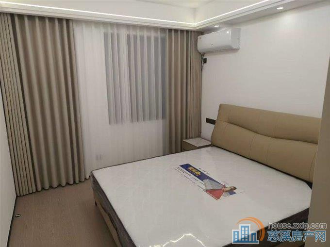 金山新村西区三楼68平架空层75万