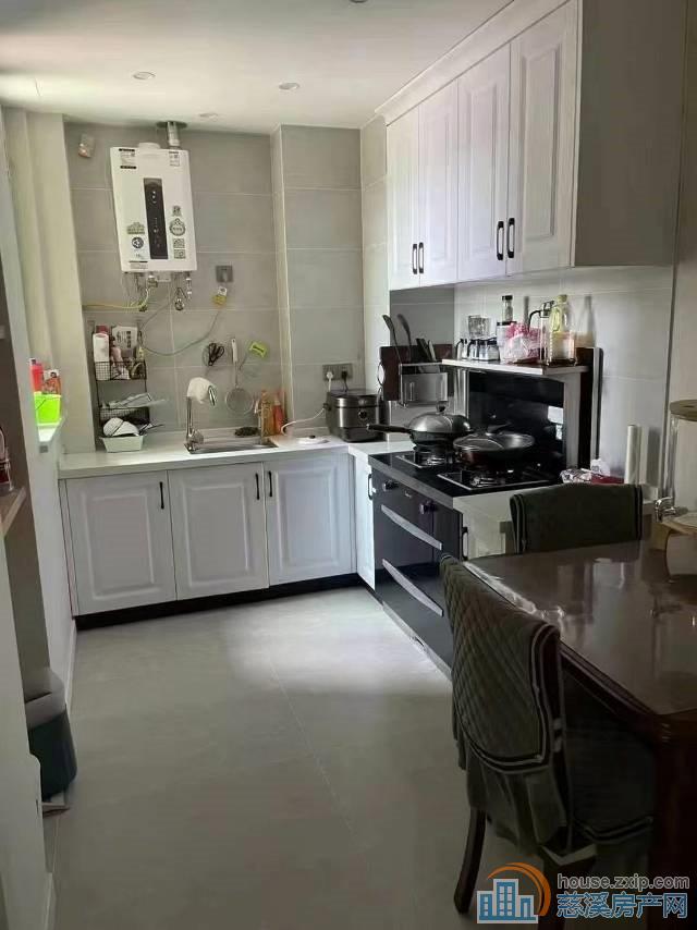 鸣北小区51平精装出租中满两年有储物间