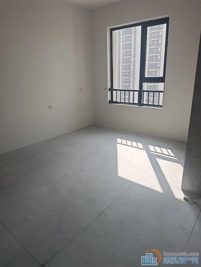 卓和佳苑 毛坯 91平方73万 东边套