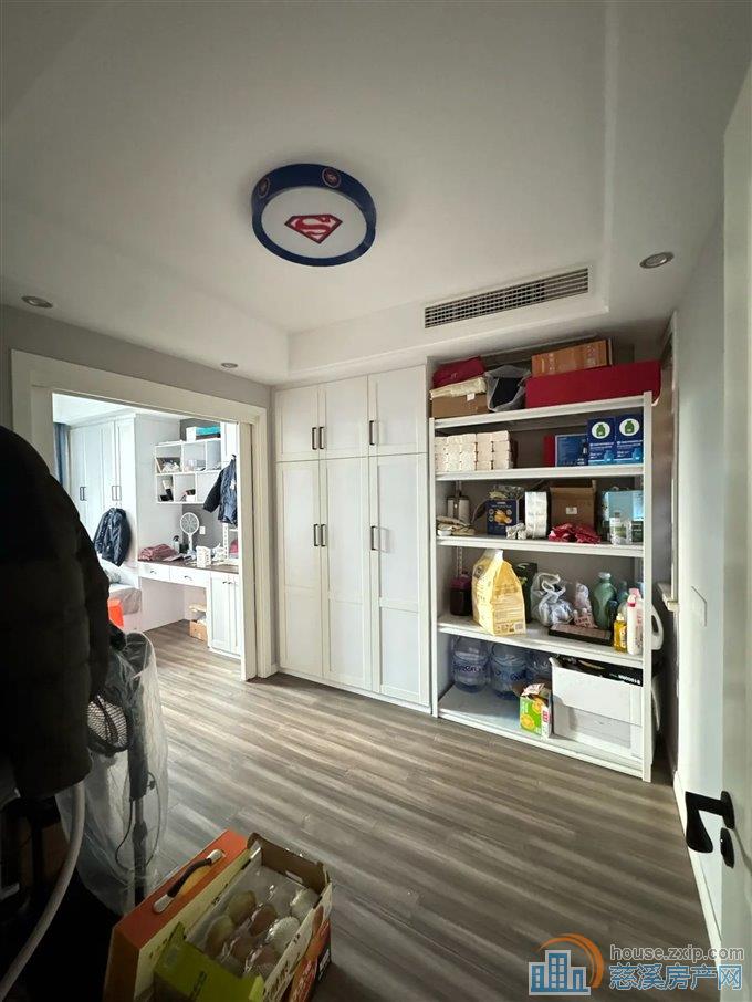 金色港湾小区 中庭位置 带车位