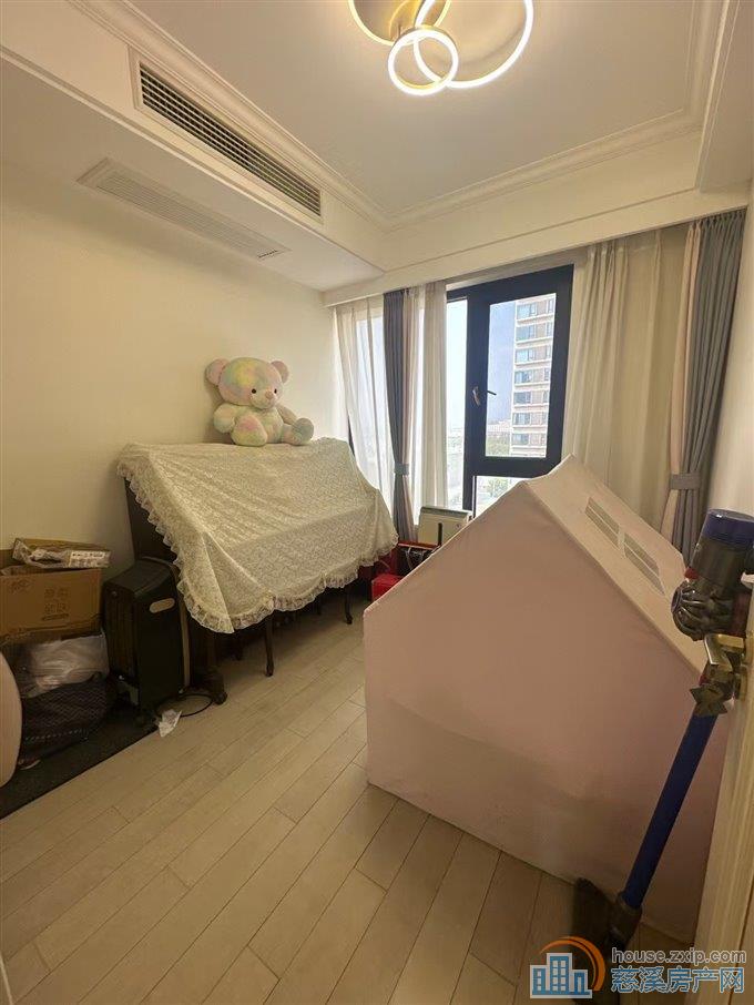 泊江府洋房125平四间朝南精装236万