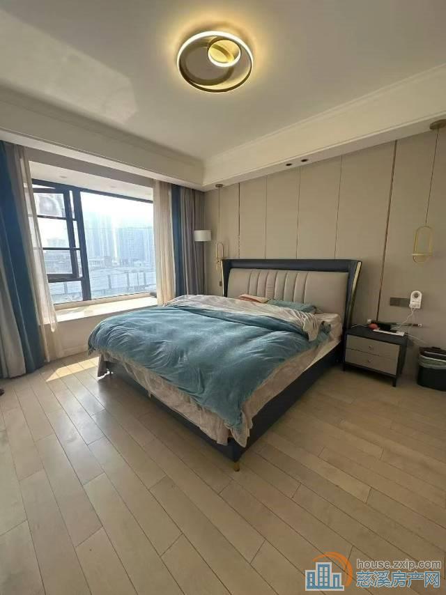 泊江府125平精装黄金楼层满2年236万