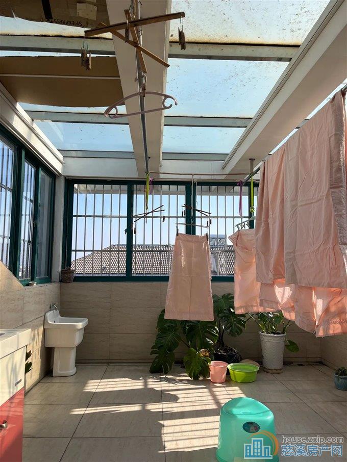 舜韵华庭131平78万带阁楼车库