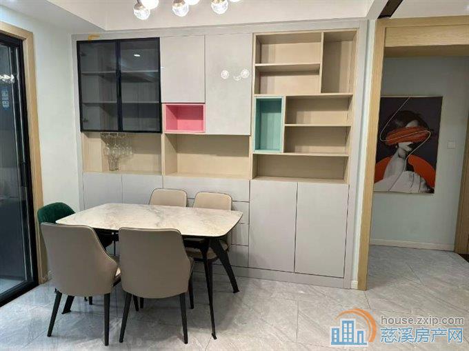 鸣北小区 两室3200包物业