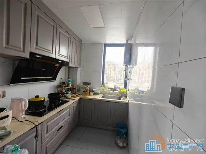 界牌新村边套一室一厅  1600元